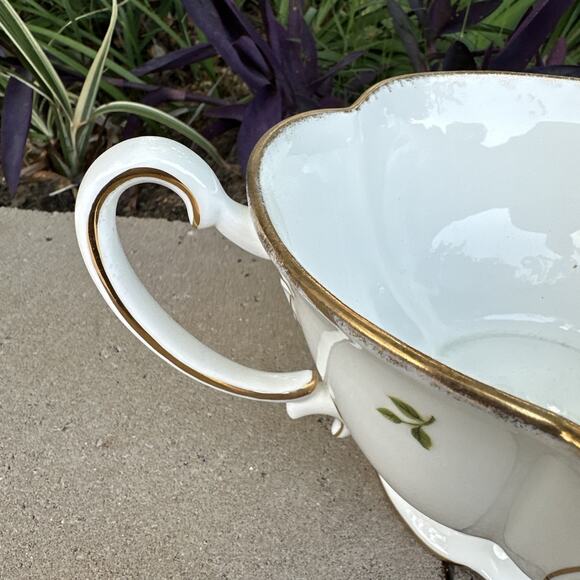 Royal Albert Old Country Roses Footed Serving Bowl w Handles - Picture 3 of 5